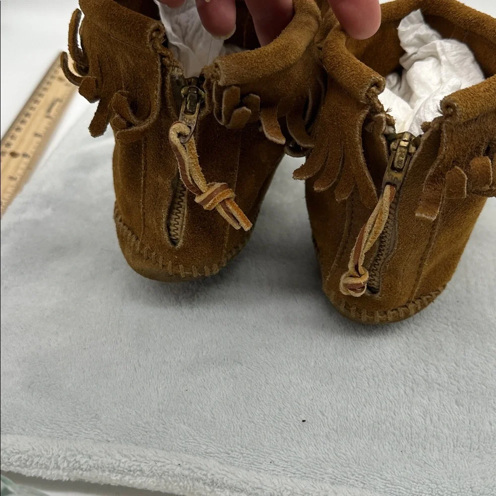 Vintage Moccasin Soft Bottom Ankle Suede Bootie’s With Fringe & Back Zip Closure - Picture 3 of 7